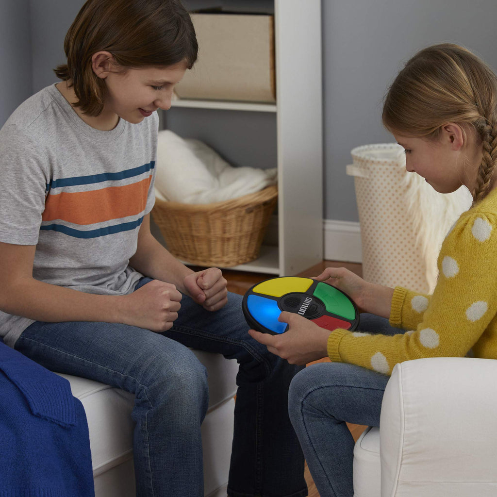 Memory Game Hand Hasbro Gaming Simon Handheld Electronic Memory Game With Lights and So ...